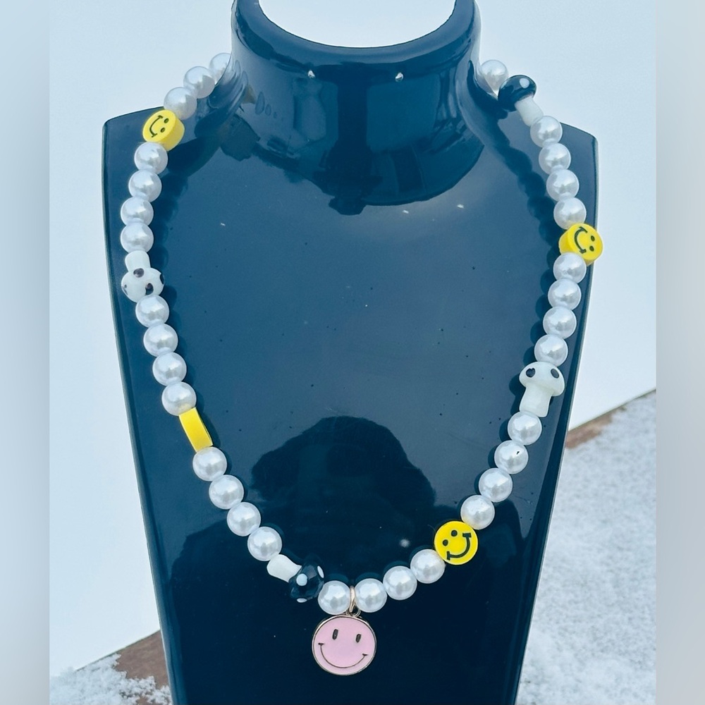 NWT Y2K Pearl & Shroom Necklace w/Smiley Face Charm